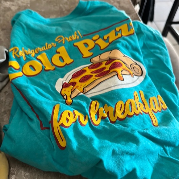 Large cold pizza superfresh for MOB 🙏🏻 - Picture 1 of 1